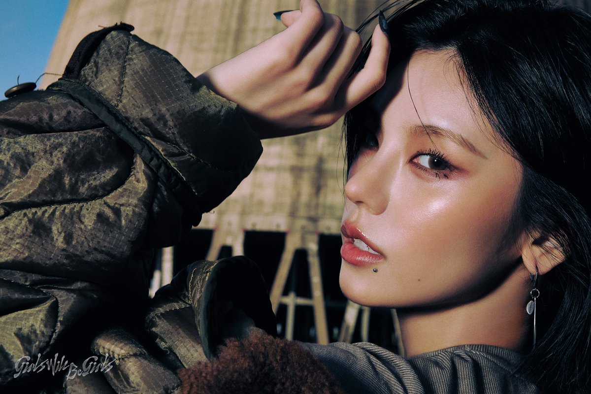 Hwang Yeji tweet media