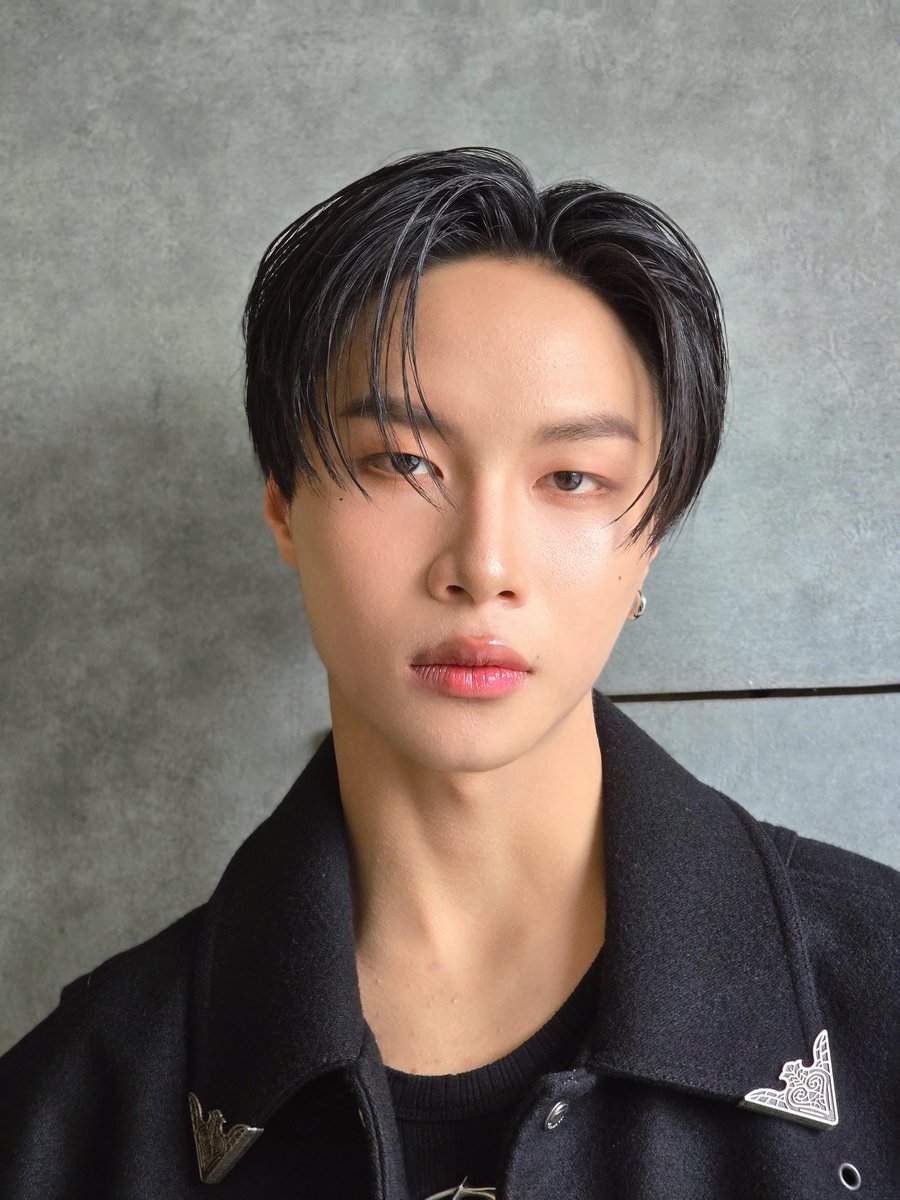 MEWMONKMANK's tweet photo. โทษนะ หล่อ ชห
#JUNGT
#Studio7xBUS
#Studio7enterthestage
#mewdoesmakeup https://t.co/iNobxnVNcu