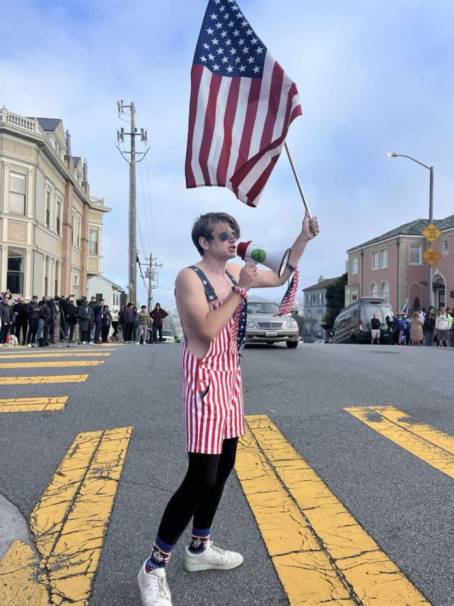 If protesters don’t get that carrying any flag other than the Stars and Stripes hurts their cause, they’re ngmi. <a href="/ArmandDoma/">Armand Domalewski</a> gets it.