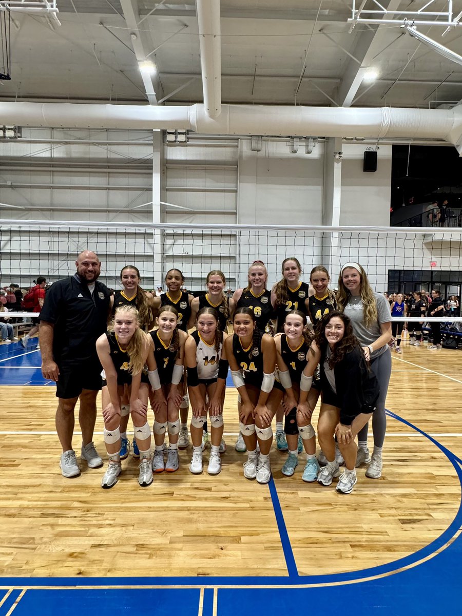 shockwavevba's tweet image. 15-Black with a 6-0 showing at Pre-Nationals in KC!!! Ready for Orlando!!! 🏝️☀️🏐😎⚡️