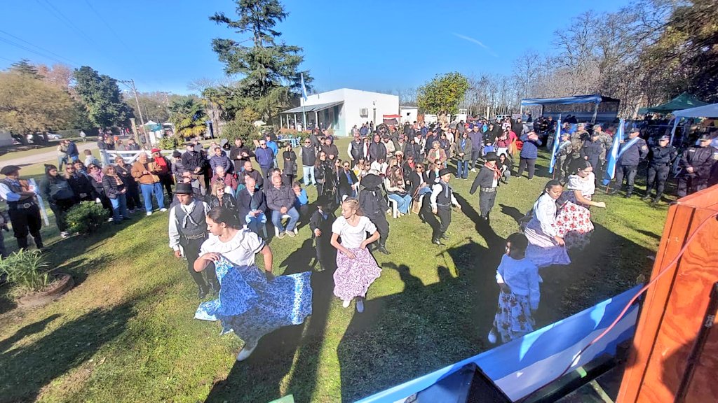 MuniChivilcoy's tweet photo. #AHORA Bailan los integrantes de la peña "El Bozal" 💃🏻🇦🇷🧉

[114° aniversario de Indacochea] 

@BritosGuillermo https://t.co/kPc3DaqTal