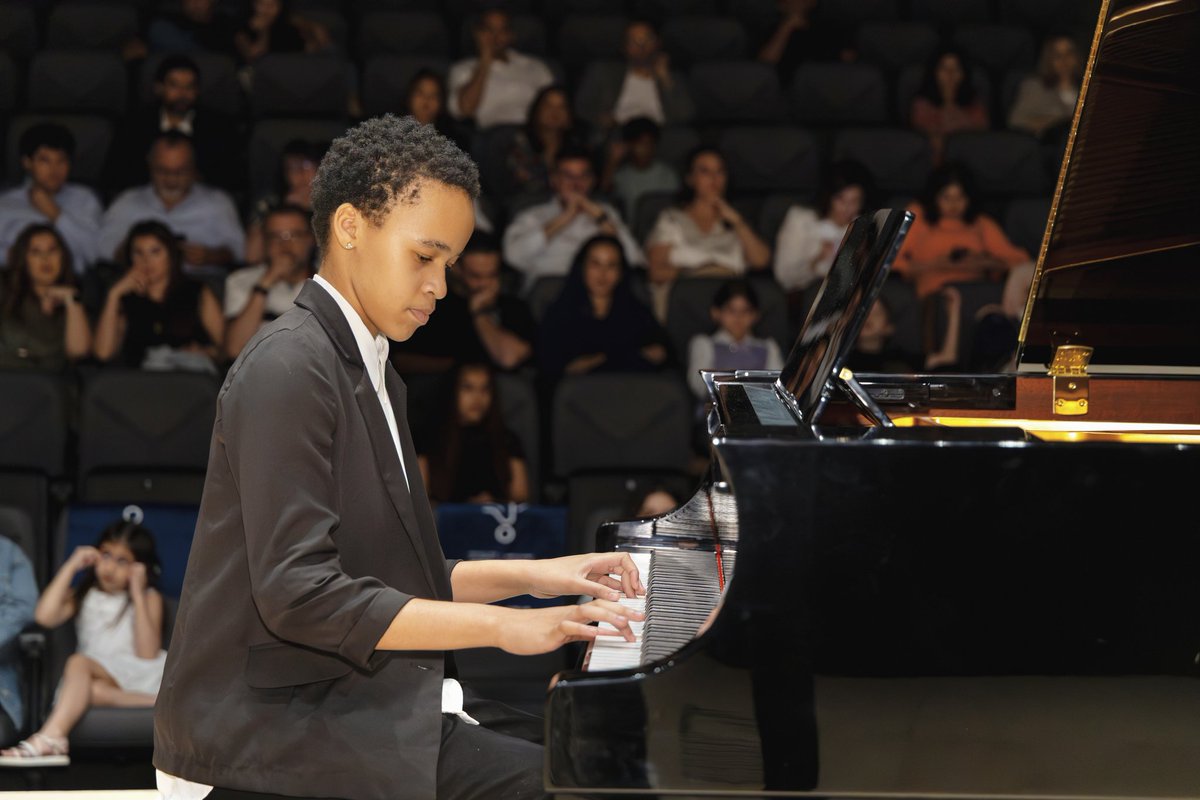 TchaikovskySch's tweet image. 🎹 Simone on stage — just 5 months in!
he played with confidence and grace in his debut. The journey&apos;s just starting. ✨
#SimoneOnStage #FirstPerformance #TchaikovskySchool #PianoJourney #YoungMusicians #RiyadhMusicSchool