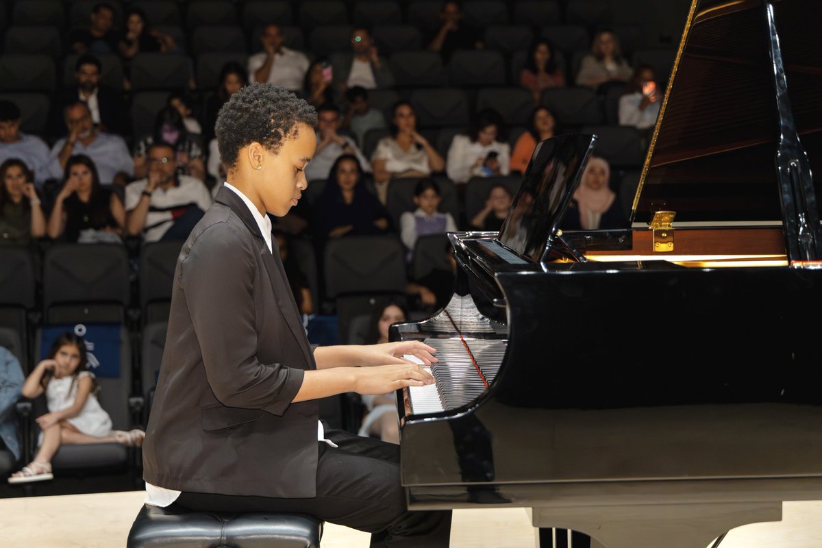TchaikovskySch's tweet image. 🎹 Simone on stage — just 5 months in!
he played with confidence and grace in his debut. The journey&apos;s just starting. ✨
#SimoneOnStage #FirstPerformance #TchaikovskySchool #PianoJourney #YoungMusicians #RiyadhMusicSchool