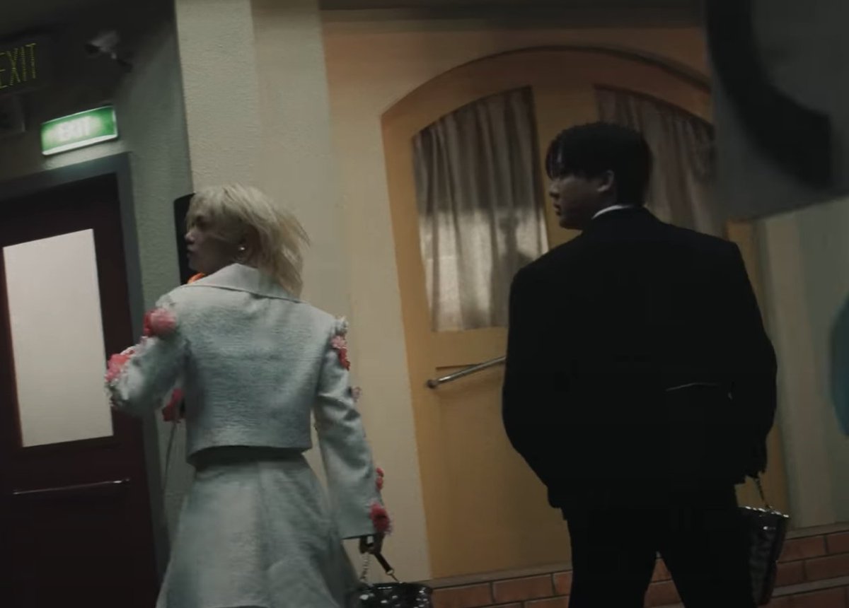 의상 디테일 빈부격차 ㄴㅁ웃기네 캐릭터성 진짜 뚜렷하시다
용복이블랙핑크같아
창빈이는그냥경호원