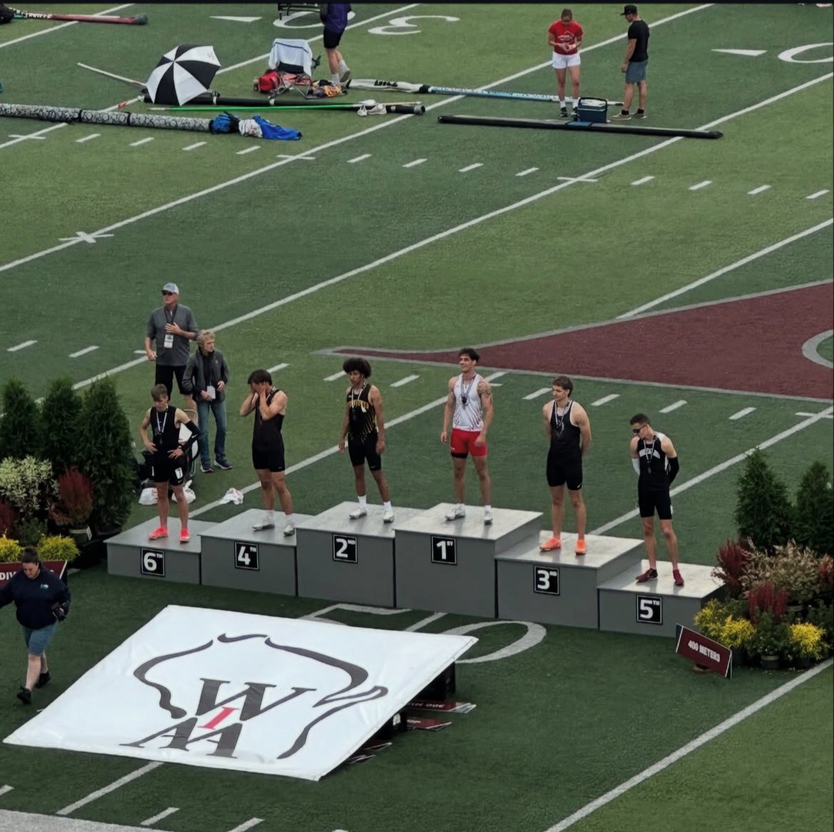 JavarynL's tweet photo. 2025 State - Took🥈in open 400m dash D2! https://t.co/s2zI34n2Oj