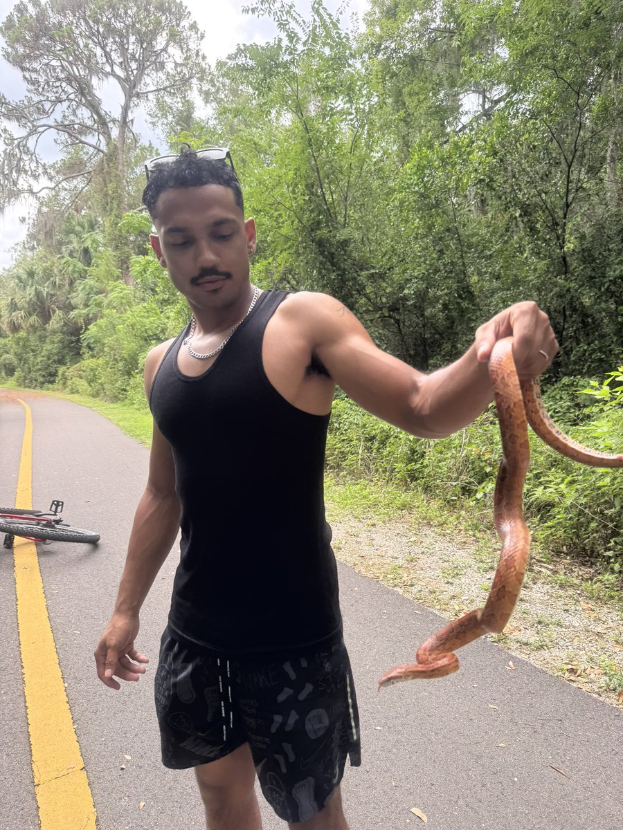 ivanftp's tweet image. Im living life bro Im happy