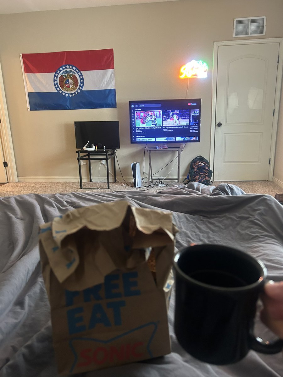 DoctorMisterSir's tweet image. The Doc is not gonna be worth dog fuck today #factoryreset