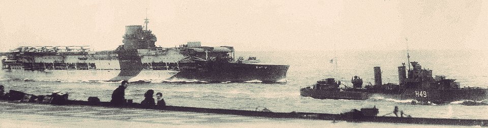 FlMichele69's tweet photo. Aircraft carrier
CV (ex CB) #HMSGlorious 77 (1930-1940)
Courageous Class
🎨 #WW2 May 1940 #NorthSea The DD #HMSDiana H49 in the foreground Taken from CV #HMSArkRoyal 91 @I_W_M
@RoyalNavy 🇬🇧 https://t.co/nZuuOAgNDo