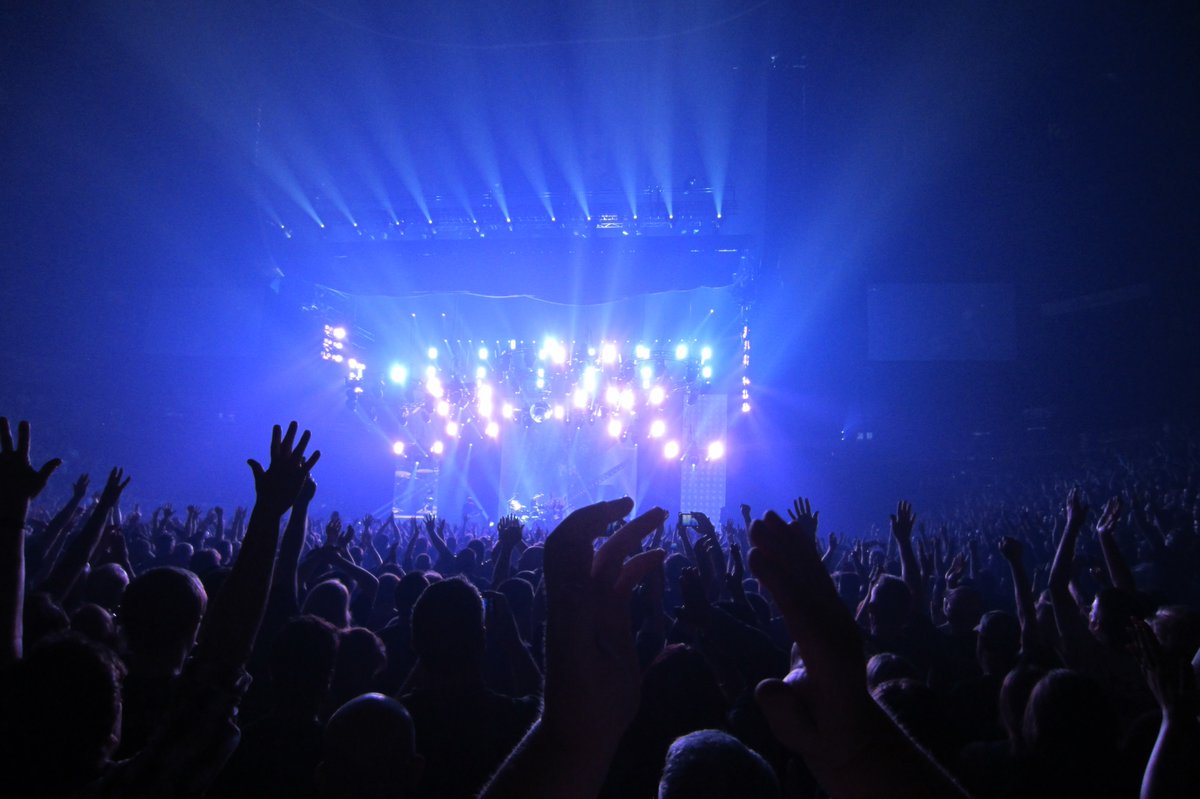 Chris Chaney (@ucnote) on Twitter photo 10 years ago today...
Columbus
My final RUSH concert π
<a href="/rushisaband/">Rush is a Band</a> <a href="/RushHistory2112/">This Day in Rush History</a> 10 years ago today...
Columbus
My final RUSH concert π
<a href="/rushisaband/">Rush is a Band</a> <a href="/RushHistory2112/">This Day in Rush History</a>