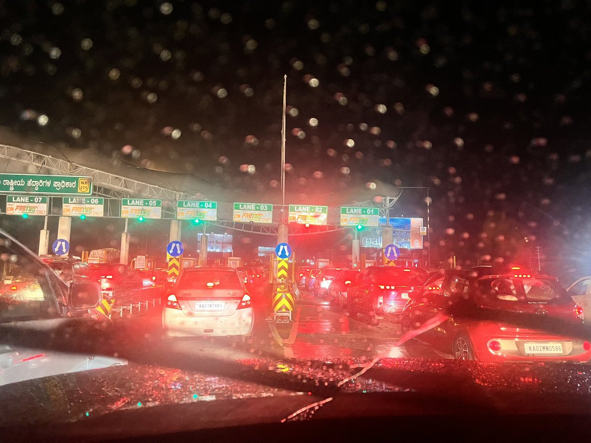 csvadiraj's tweet photo. @NHAI_Official seshagirihalli toll plaza on mysore bangalore express way 275 is in bad state. Fastag scanning is very slow. Sundays the queue piles up for a km. Please address the issue 
#mysorebangloreexpressway https://t.co/SmgmPIQZFu