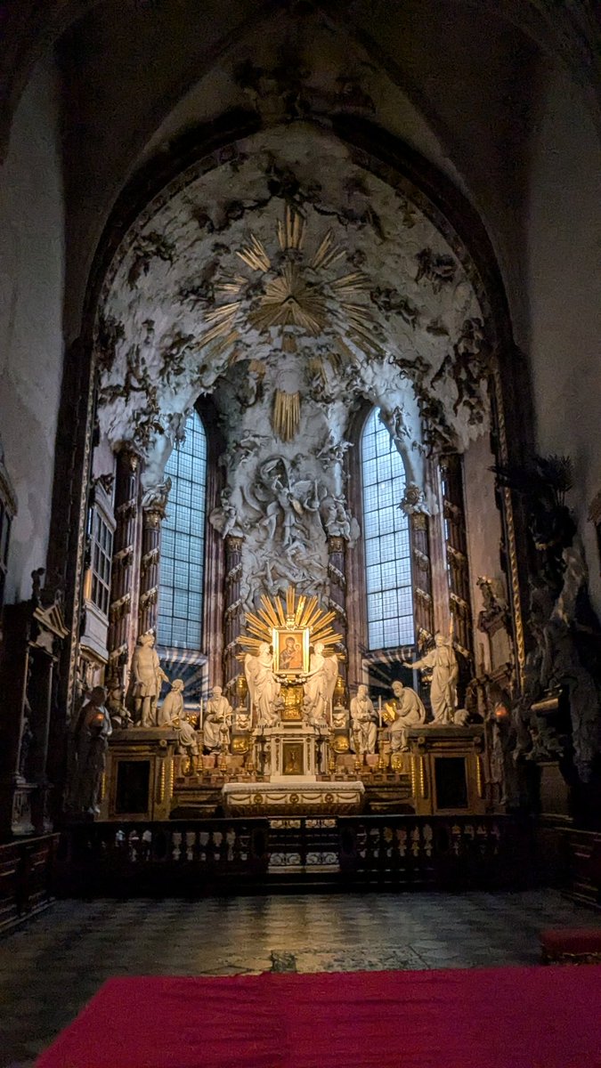 MizeraMichael's tweet image. Saint Michael's Church, Vienna, Austria. The centerpiece of the high altar is Maria Candia, a Byzantine icon of the Virgin Mary, belonging to the Cretan School of hagiography and named after the former capital (now Heraklion), displayed as being carried by two archangels. #vienna