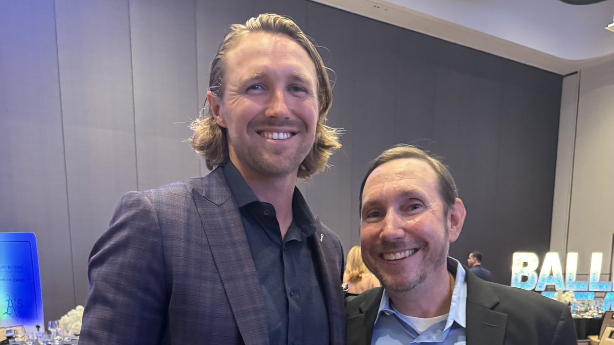 Vegas_Matty's tweet photo. What an honor to be part of @baller_poker at @CircaLasVegas this weekend, meeting @gregmaddux, @JimMcMahon, @AJCole90 &amp; Rollie Fingers 😎

Use promo code BALLER at https://t.co/n55tJ0jCeD thru 6/30 &amp; part of @FootballContest proxy fees will be donated to support the foundation 🏈 https://t.co/FEc1bAOthc