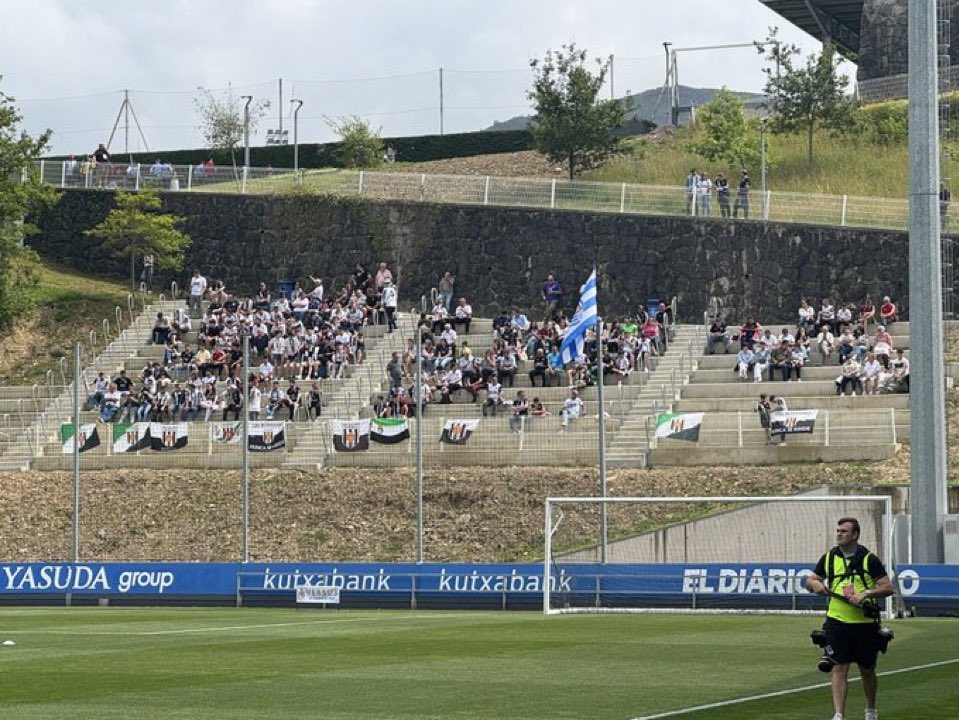 La diferencia de campos que hay en los playoffs es abismal. Esto es una vergüenza colega