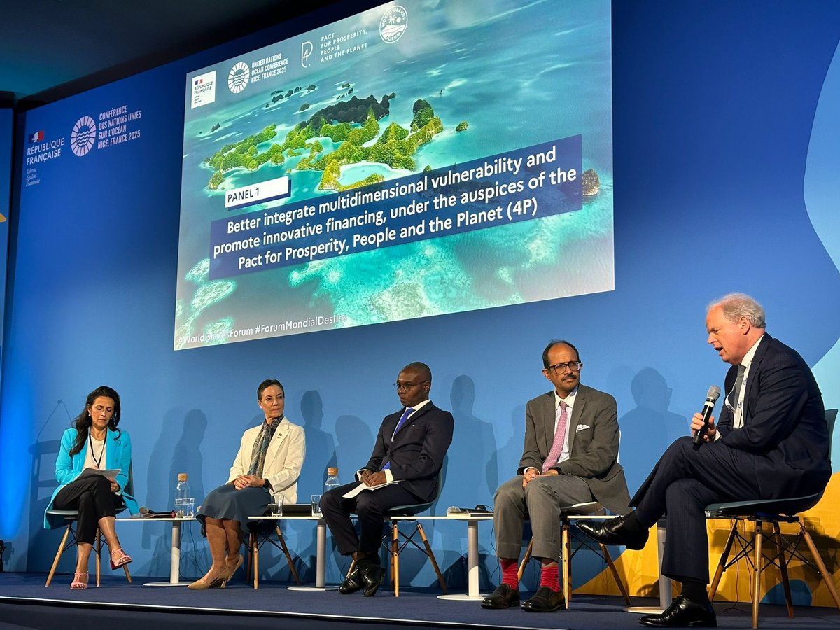 #UNOC3 🌊 | #ForumMondialdesIles du 8 au 10 juin, c’est parti ! 🏝️

Coup d’envoi du Forum mondial des îles que j’ai l’honneur de présider dans le cadre de l’#UNOC3 avec le Président de Palaos et la Première ministre de la Barbadec qui rassemble les États insulaires du monde