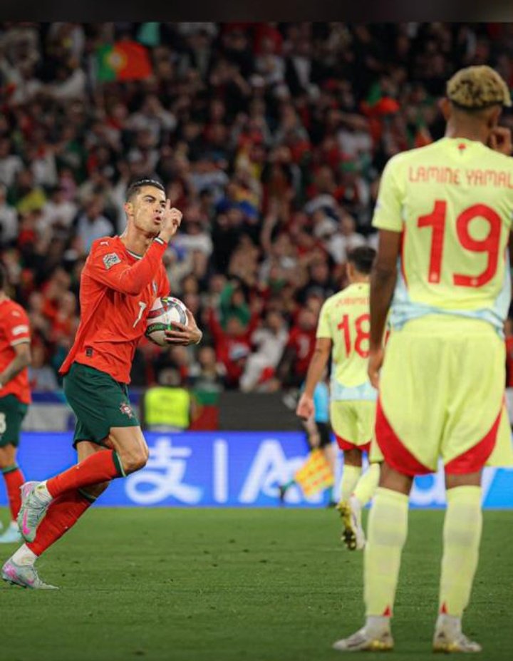 Please tell Lamine Yamal should respect the king of football!!!
CR7 the GOAT🐐❤️