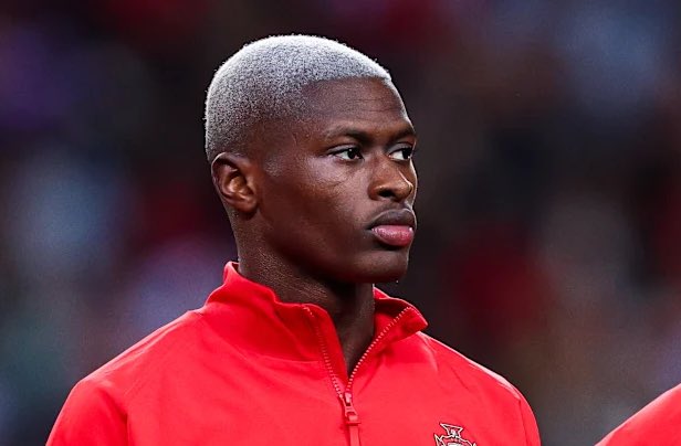 Nuno Mendes a réussi + de dribbles (4) que Lamine Yamal (1).