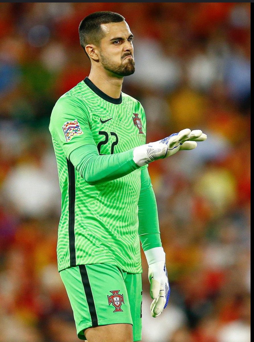 #البرتغال_اسبانيا

اسباب تحقيق البطولة بعد الله 

الاول  

الأسطورة  إعاد الآمال بهدف التعادل 🇵🇹💛🫶

الثاني 
الحارس العملاق  ديوغو كوستا تصدى لأهم ضربة ترجيحية فالمباراة 🤙