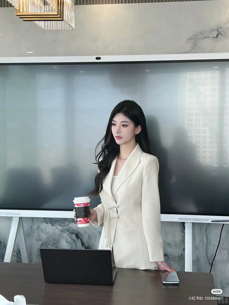 ㅤ
i wanna be in the room where it happens. 
ᅟᅟᅟ