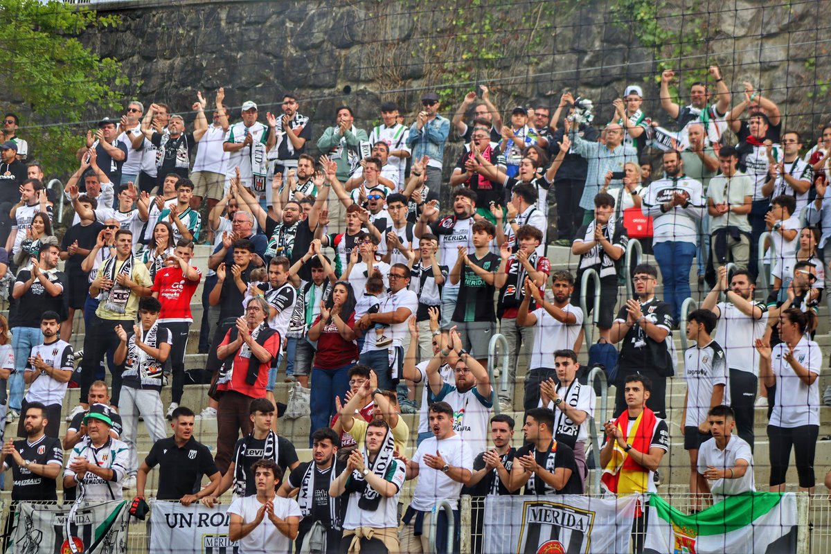📣 Sí, lo decimos otra vez: 𝐎𝐑𝐆𝐔𝐋𝐋𝐎𝐒𝐎𝐒 

🙌🏽 De los del césped, de los de la grada, de los que nunca se han rendido… 

⚪️⚫️ ¡𝐺𝑅𝐴𝐶𝐼𝐴𝑆 𝑅𝑂𝑀𝐴𝑁𝑂𝑆! ⚪️⚫️