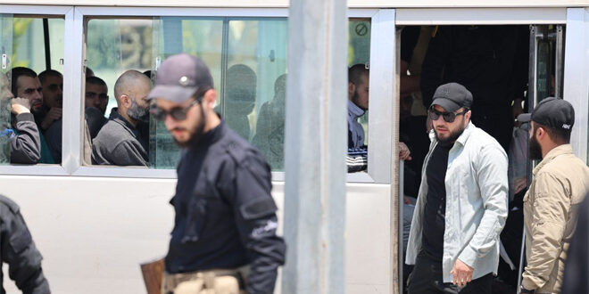 أطلقت قيادة الأمن الداخلي في محافظة اللاذقية بالتنسيق مع لجنة السلم الأهلي، سراح عشرات الموقوفين لديها، ممّن ألقي القبض عليهم خلال معارك التحرير، ولم تثبت إدانتهم

#سانا