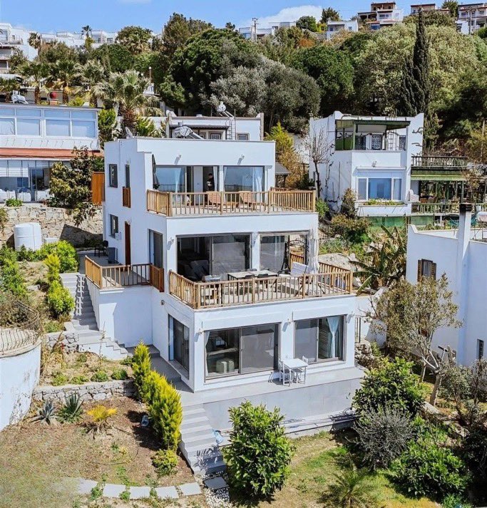 Burak Özçivit'in toplam gayrimenkul serveti 1 milyar TL'yi buldu. (Gazete Magazin)
#buraközçivit