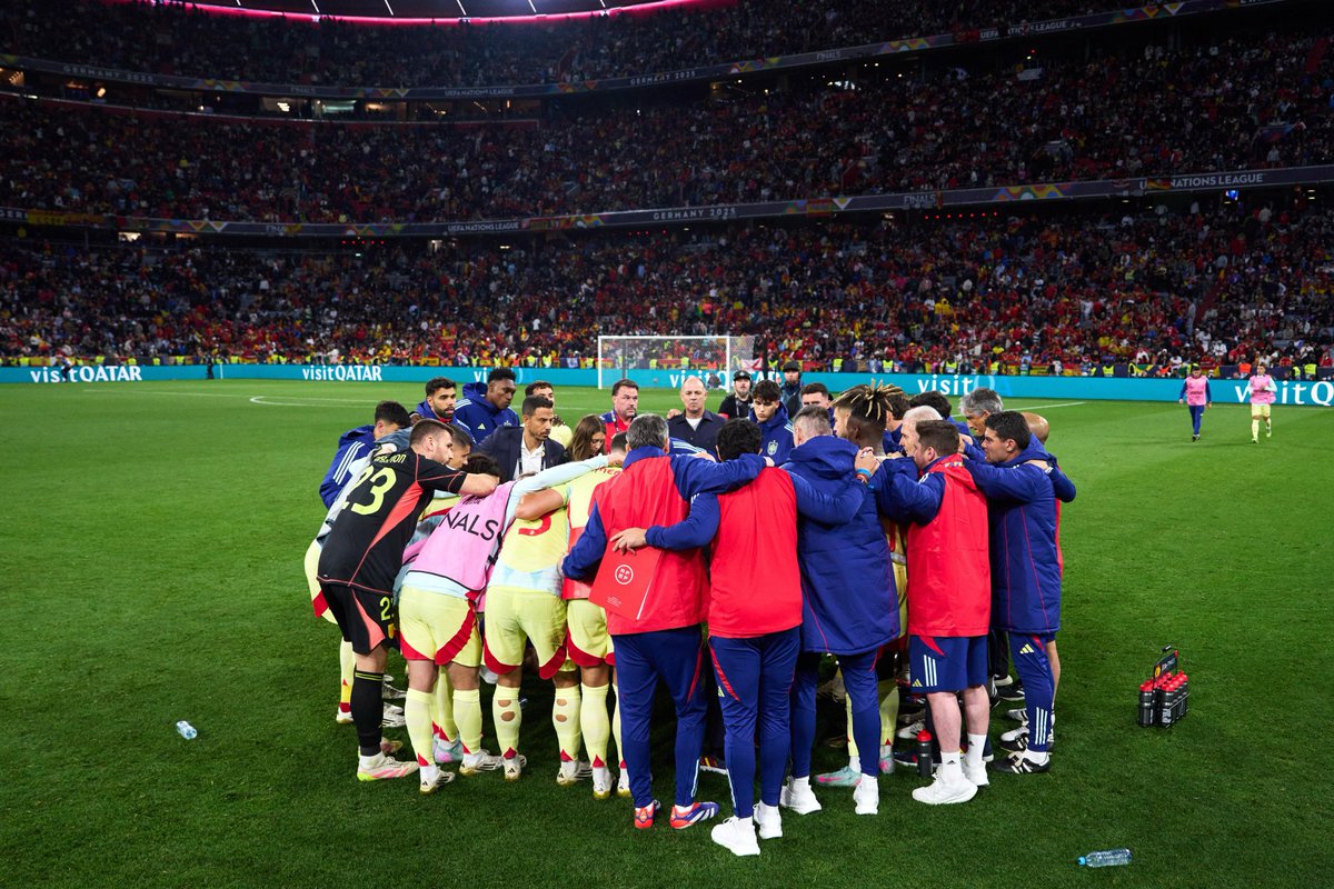 La Gran Jugada (@lagranjugadacsr) on Twitter photo ⏱️ ¡Descanso de la prórroga! ⚽️
🇵🇹 Portugal 2
🆚
🇪🇸 España 2
⚽️ Zubimendi (21')
⚽️⬅️ Nuno Mendes (26')
⚽️ Oyarzábal (45')
⚽️⬅️ Cristiano Ronaldo (61')
#EspañaPortugal
#NationsLeague 🏆
📻 <a href="/CanalSurRadio/">Canal Sur Radio</a>
🌐 csur.red/E2zY50QnQua
📱 App ⏱️ ¡Descanso de la prórroga! ⚽️
🇵🇹 Portugal 2
🆚
🇪🇸 España 2
⚽️ Zubimendi (21')
⚽️⬅️ Nuno Mendes (26')
⚽️ Oyarzábal (45')
⚽️⬅️ Cristiano Ronaldo (61')
#EspañaPortugal
#NationsLeague 🏆
📻 <a href="/CanalSurRadio/">Canal Sur Radio</a>
🌐 csur.red/E2zY50QnQua
📱 App
