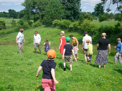 🌿 We're looking for an Events Volunteer to help us run inspiring events about green spaces, nature &amp; community in London!

🕒 3–4 hrs/week
💻 Mostly remote
📍 Hybrid role
Build experience + make a difference 🌱
👉 Apply: charityjob.co.uk/volunteer-jobs…