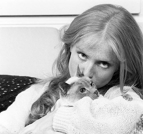 tuesdaywood's tweet photo. isabelle huppert with a cat, 1980 https://t.co/lHJuYYM9Ys