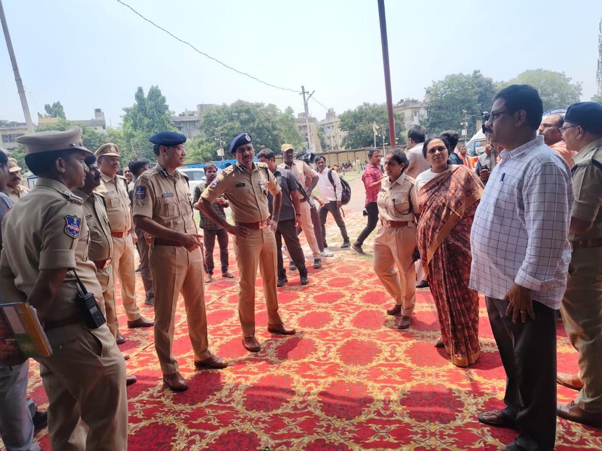 Sri. C.V. Anand, IPS, DG &amp; Commissioner of Police, Hyderabad City Visited the Exhibition Grounds in Nampally, where the traditional Fish ‘prasadam’ is being distributed and Reviewed security arrangements. About 50,000 tokens were issued and around 1.5 lakh people visited by