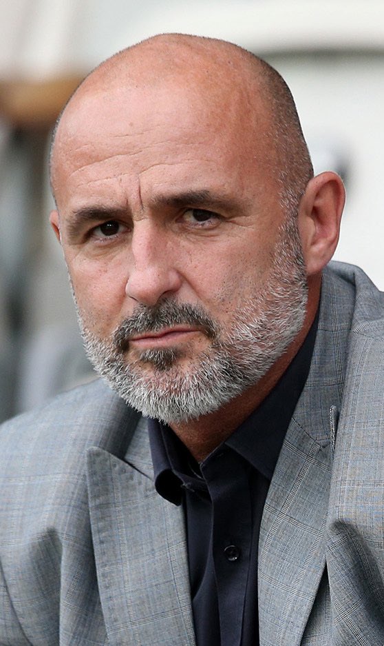 Wie kann man so undankbar sein und dem größten Sportler des Landes so zu demütigen 
Fucking Pep Guardiola von Temu wer bist du eigentlich???
Bitte entlasst den Obdachlosen Alkohliler 
und Lewy komm bitte zurück 🙏🙏🙏