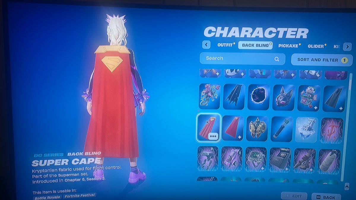 Fortnite gave us a new cape but didn’t take the old one out 🤭