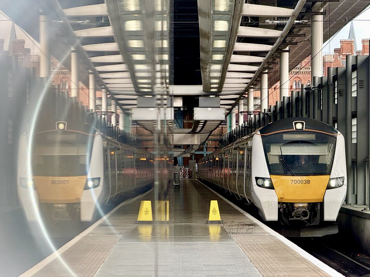 HiPa125's tweet image. Siemens #Class700 ‘Desiro City’ 700038 #EMU stands ready at P1 to work Thameslink 9H60 1918 London St Pancras International (High Level) &amp;gt; Luton #MML