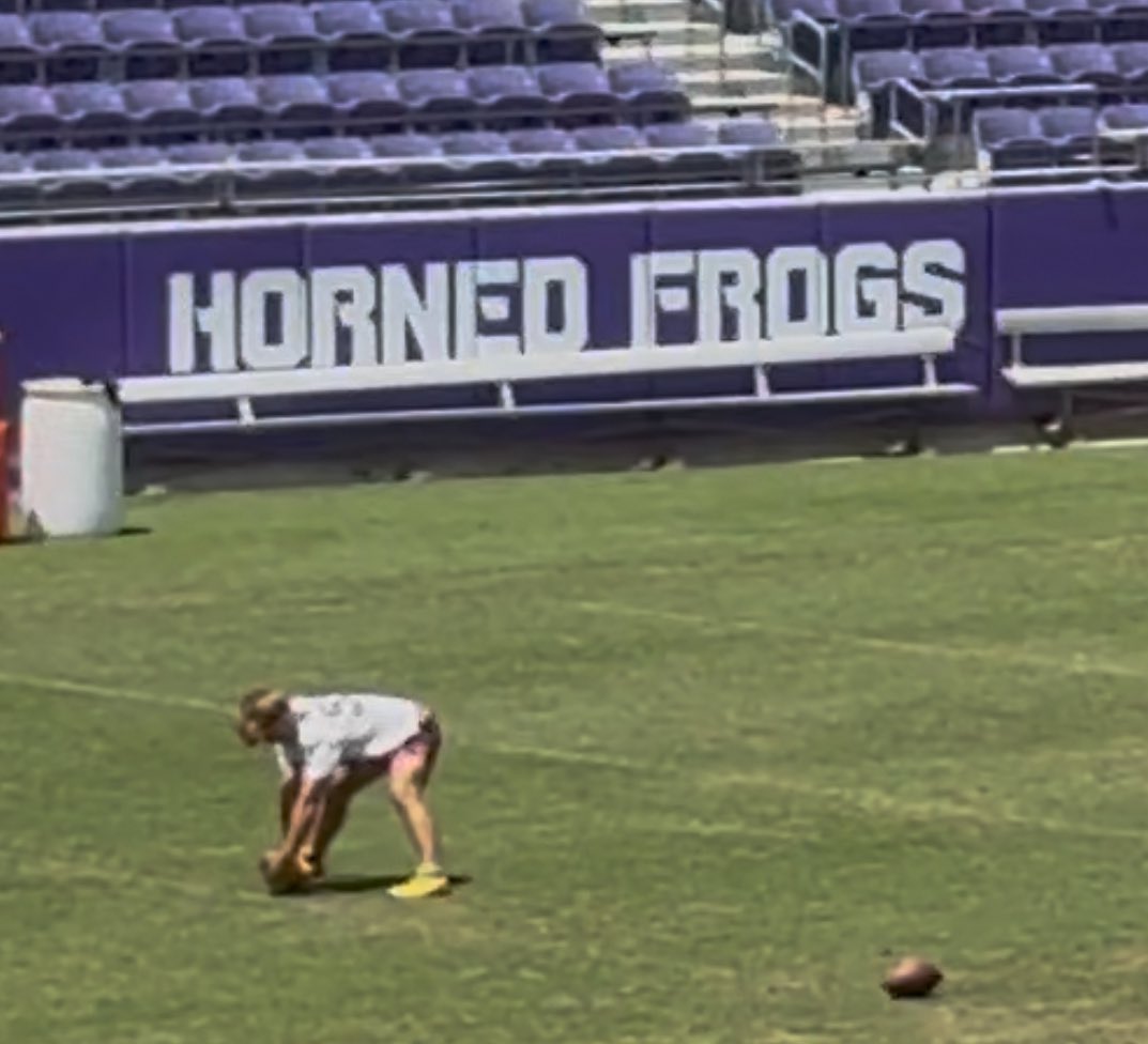 Clayton_Macy_36's tweet image. Thankful for the invitation and opportunity to compete @TCUFootball camp today. Thank you @MTommerdahl , @bobwager31 , and @jackstein27 for working with me and hosting a great camp. As an added bonus for the day, I am happy to say that I won the short snap charting competition!…
