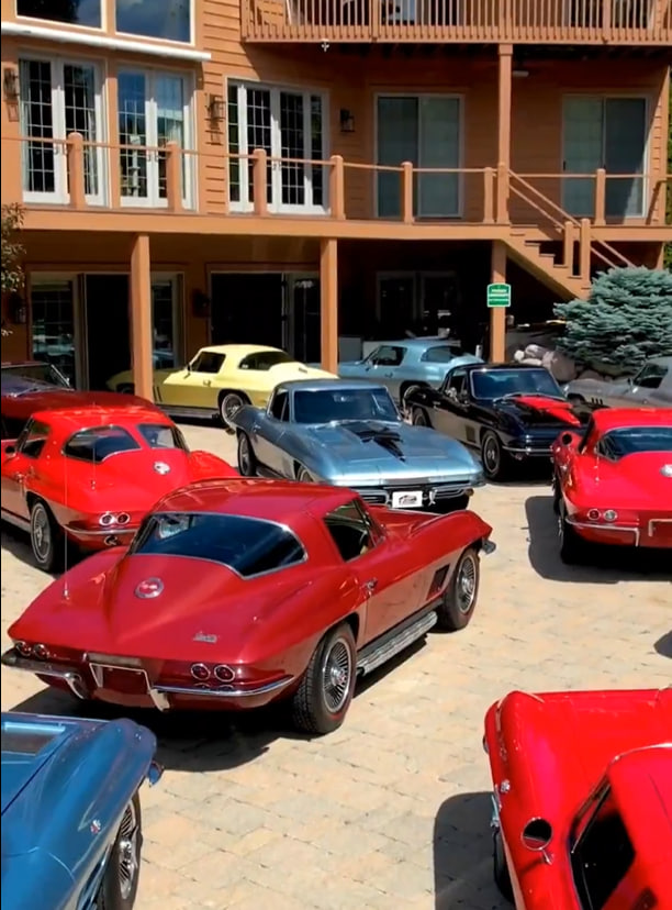 MelissaCarLover's tweet photo. Check out this stunning Corvette C2 Collection! Classic beauty, timeless power, and pure American muscle. 🏎️💨 A true car lover’s dream. #CorvetteC2 #ClassicCars #MuscleCars #CarCollection #VintageVibes #AmericanMuscle #CarLovers #AutoPassion https://t.co/sU0mRIYWP3