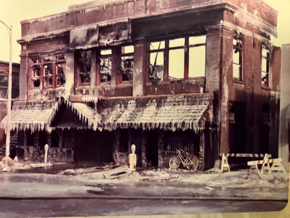 justwrite15's tweet image. Getting thoroughly soaked in a raging thunderstorm serves as a wake-up call on life. This week's blog explores the experience:

justwrite15.com/home/soaked #thunderstorm #baseball #life #exploration #bicycling