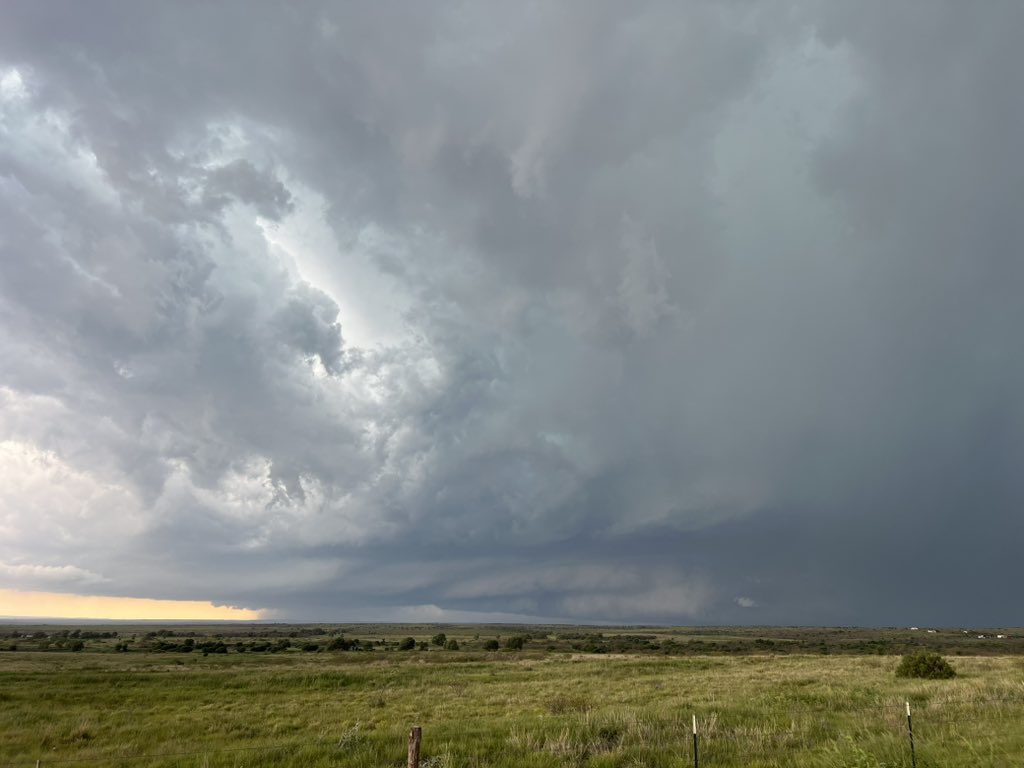 Monster mesocyclone southwest of Clarendon, TX. #txwx