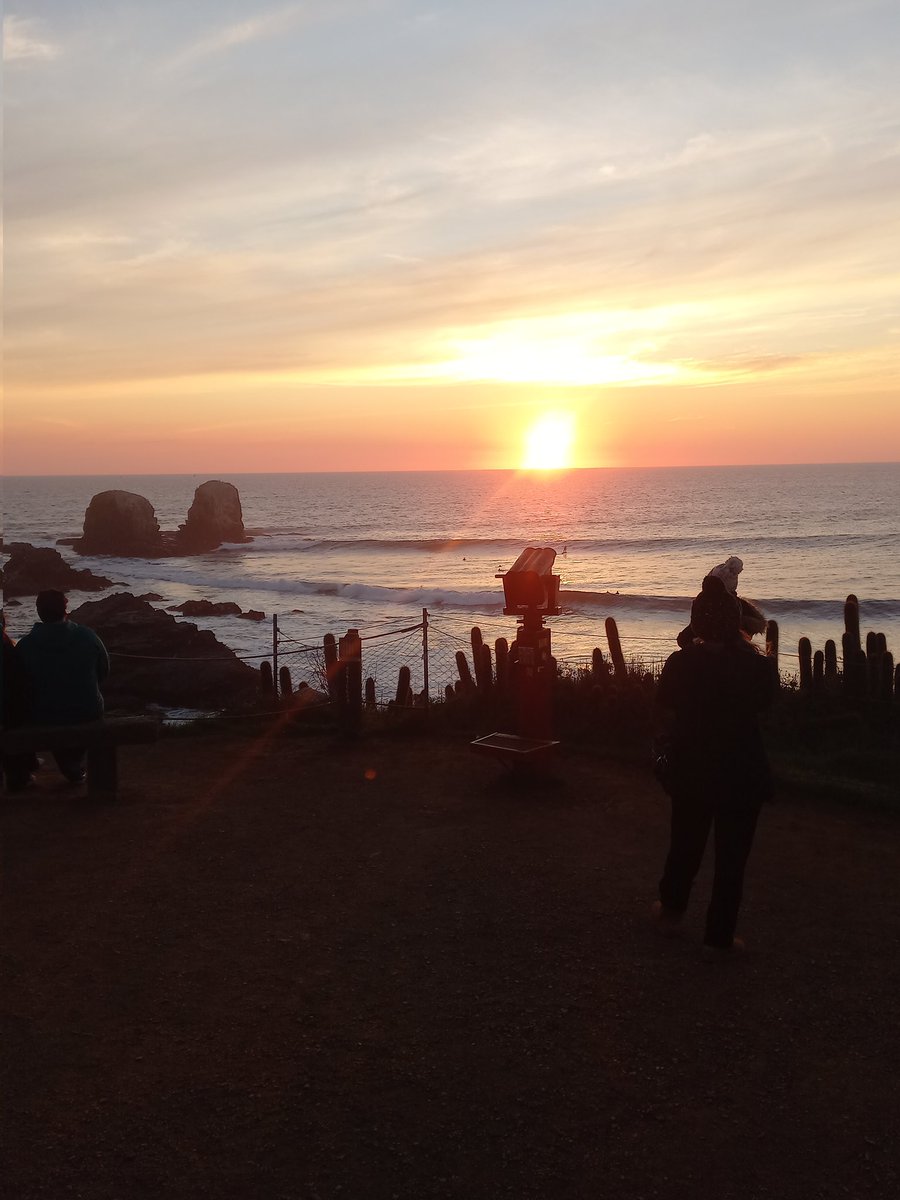 MazurClaudio's tweet photo. Y me iré con el sol, cuando muera la tarde...
#PuntaDeLobos
#Pichilemu https://t.co/yfDOPZbSuf