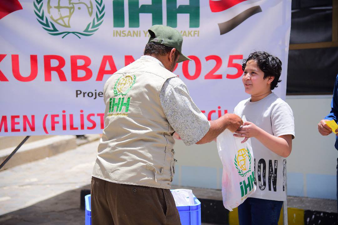 🐑 Qurban 2025 – Yemen 🇾🇪

We are distributing your Qurbani donations to Palestinian refugee families living in the capital.

The blessings of Eid al-Adha continue to spread across the world… 🌿