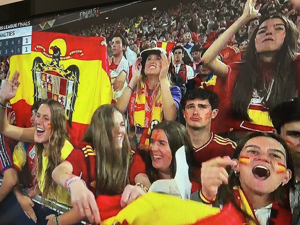 ayoubett_'s tweet photo. El comentarista  "que esa bandera no vale felizmente" https://t.co/O615TZYi8a
