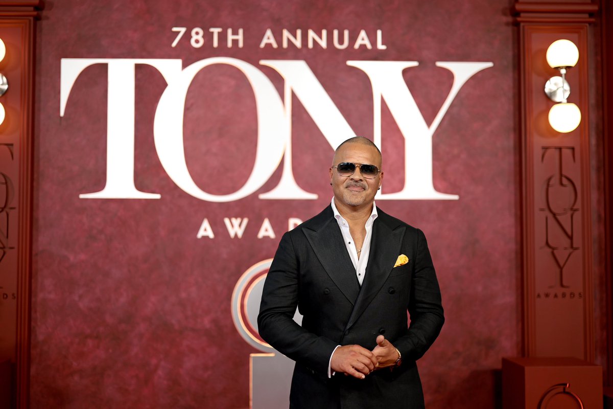 Christopher Jackson, everyone!!! 👏👏👏 #TonyAwards

📸: Dimitrios Kambouris/Getty Images