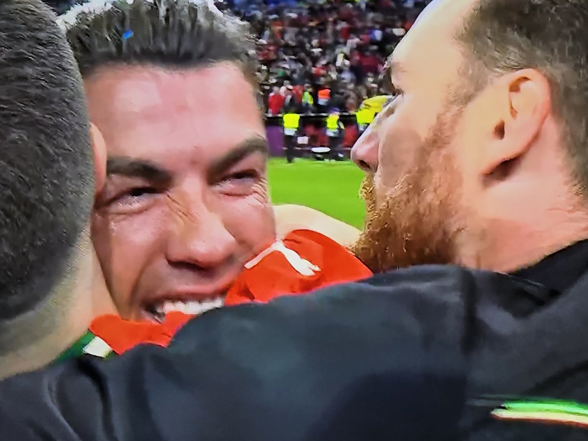 mohitrajdubey's tweet image. History created @Cristiano in Tears after defeating Spain in a neck to neck fight
The Legend Crying Tears of Joy.
#Portugal #Spain #Ronaldo #EuropaLeagueFinal