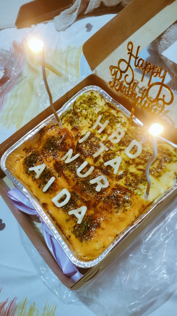randomthingsshh's tweet photo. met ultah diriku, hrs tetap kuat walo hidup semakin berattt, diumur segini banyak harapan tp gamau berharap banyak hanya saja kurangi insecure pertambah bersyukur perbanyak kebahagiaan adl harapan yg kuharapkan disikon umur segini😎 https://t.co/GmvzXRqEBr