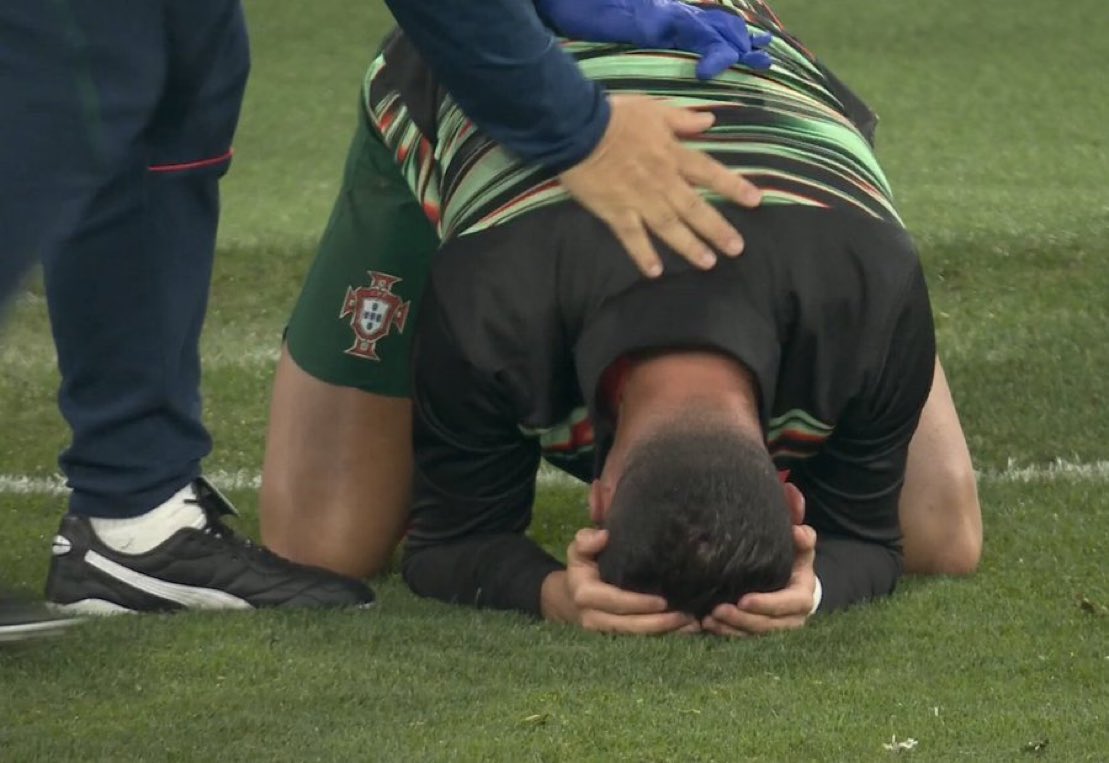 NoodleHairCR7's tweet photo. CRISTIANO RONALDO IN TEARS I LOVE YOU GOAT 🐐 ❤️ https://t.co/51esaLkbLF