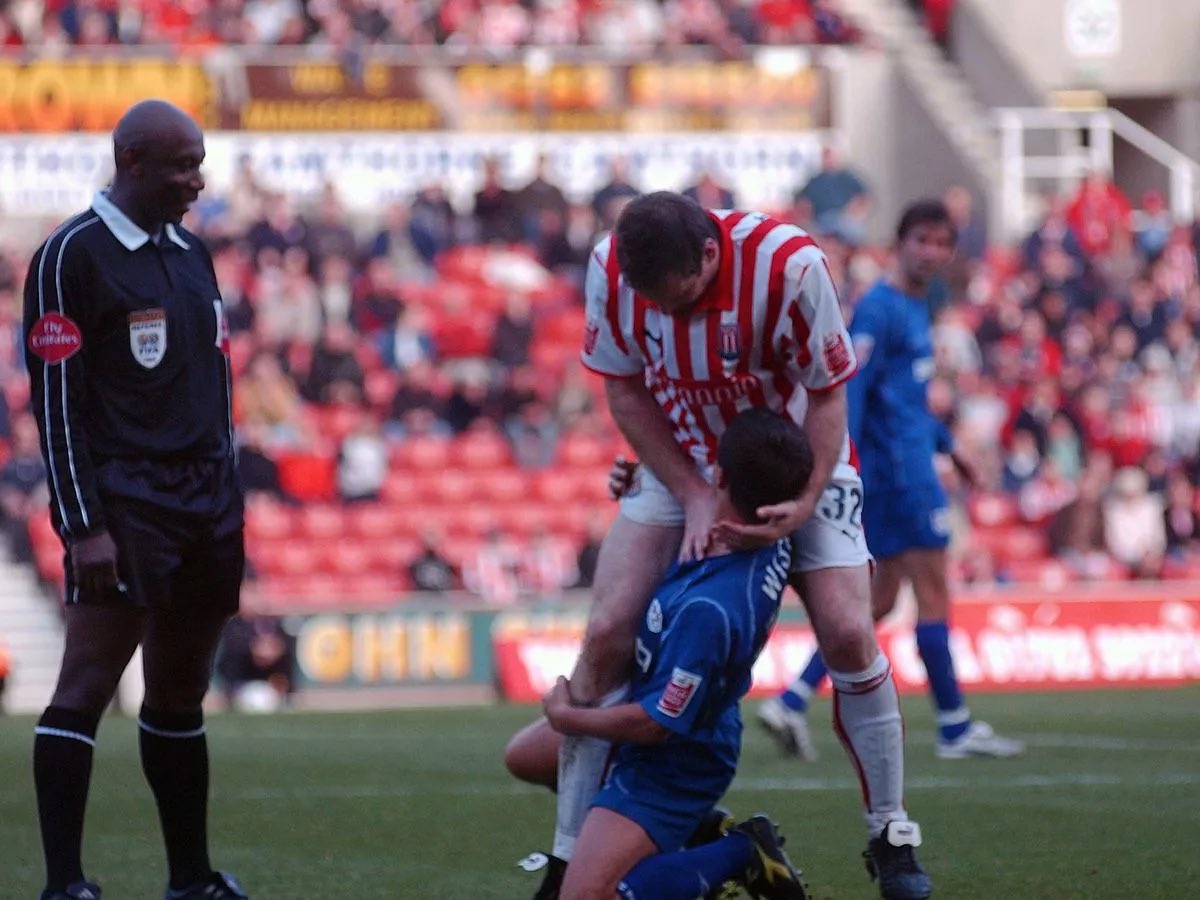 SCFCRoss's tweet image. RIP Uriah Rennie. 

Growing up, he was *the* referee in English football. Will never forget him booking Gerry Taggart for throttling Dennis Wise.

Amazing to read now how loved he was.