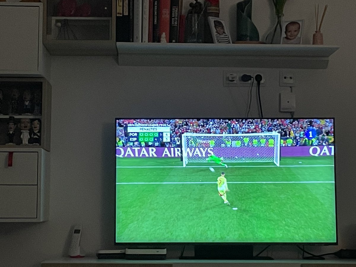 Alguien dudaba que si Morata tiraba un penalty pasaría esto? 
#EspanaVsPortugal