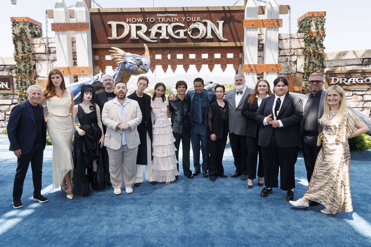 GerardButler's tweet image. What a night at the U.S. premiere of #HowToTrainYourDragon 

Stoick’s back and bigger than ever. See it June 13!

Photos: Alex J. Berliner/AB Images for Universal Pictures and DreamWorks