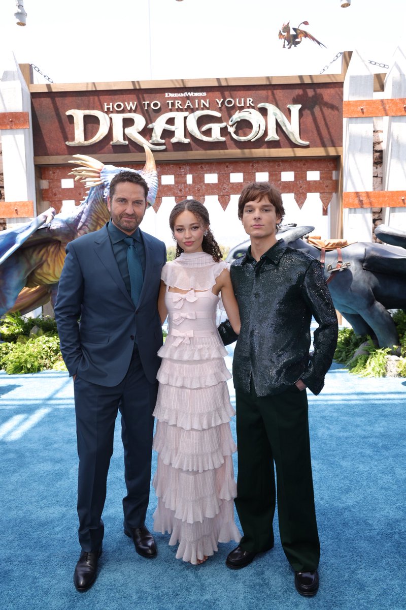 GerardButler's tweet image. What a night at the U.S. premiere of #HowToTrainYourDragon 

Stoick’s back and bigger than ever. See it June 13!

Photos: Alex J. Berliner/AB Images for Universal Pictures and DreamWorks