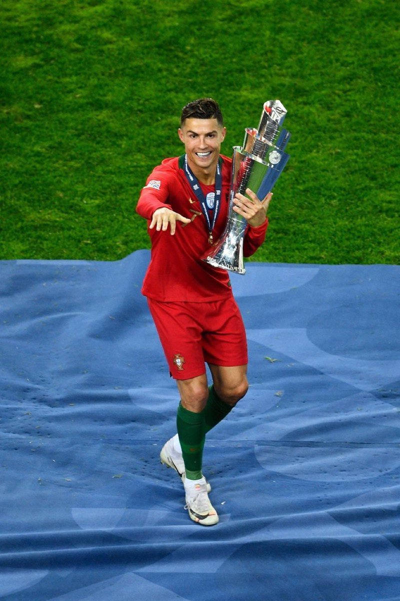 Jokertoxic_hn's tweet photo. Nunca te regalaron nada y aún así seguís demostrando ser el mejor! Portugal campeón! https://t.co/WOQlQqGuwz