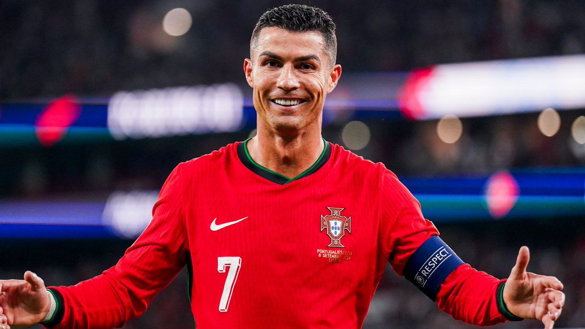 🇵🇹| Tellement content pour ce si grand monsieur, Cristiano Ronaldo ! 

Pas le trophée le plus important de son immense carrière mais après des années compliquées, le voir heureux ça fait plaisir ! ✨️

Un avis noyé dans la mer ! 🫡