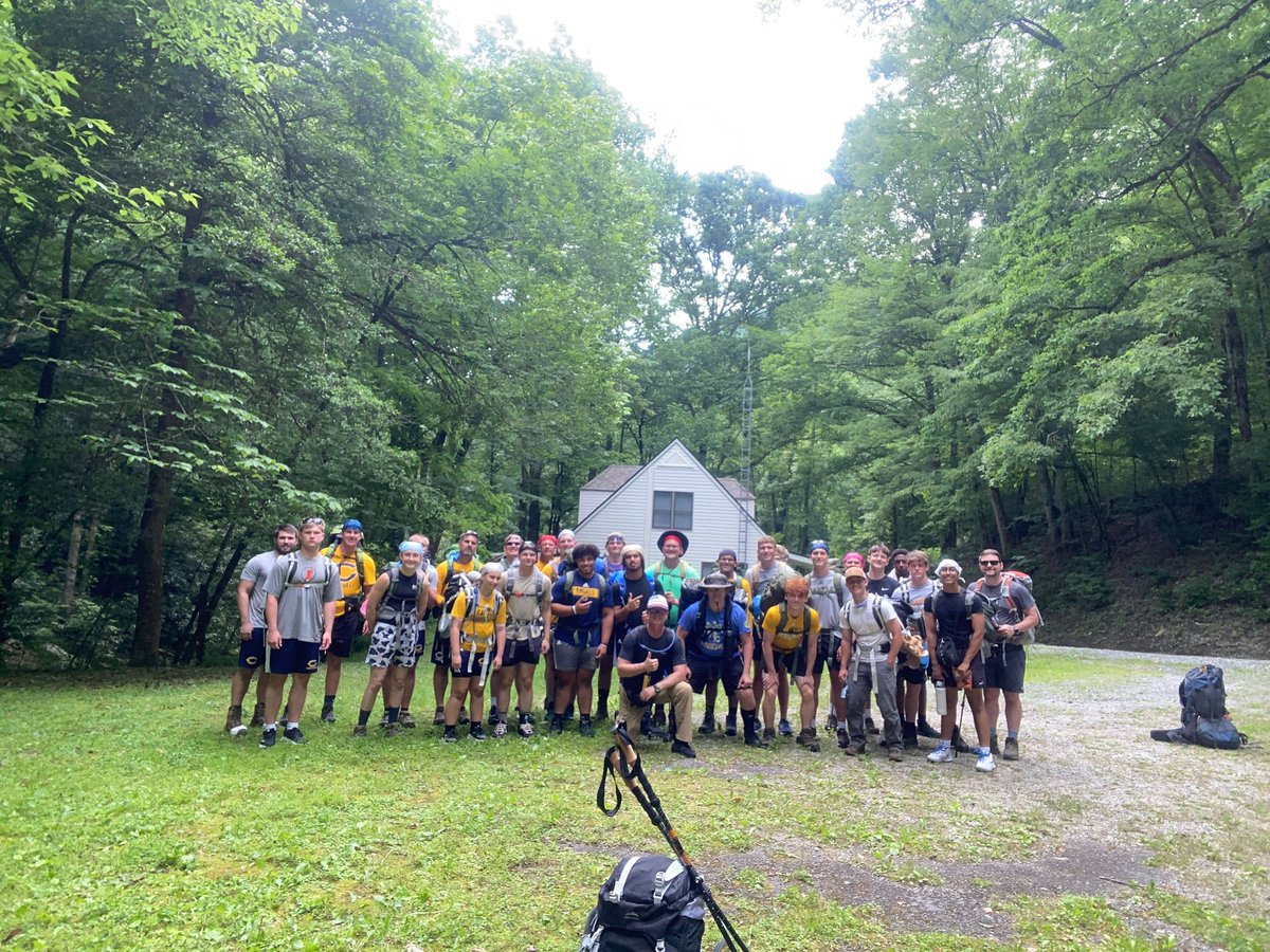 Castle_Football's tweet image. The Class of 2026 conquered the Great Smoky Mountains! Our Knights hiked 22-30 miles, camping in the wild to build team chemistry, mental toughness, and survival skills. This unique tradition brings our seniors together as one unstoppable unit. What an incredible experience!